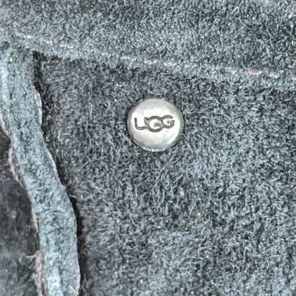 UGG™ Aven Suede Driving Moccasin - Picture 13 of 14